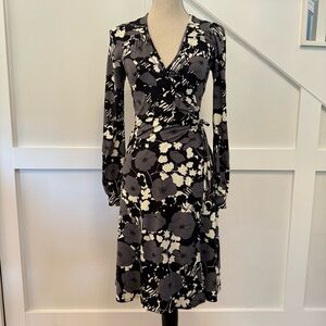 Campaigne Black White Floral Long Sleeves Wrap Dress size XS
